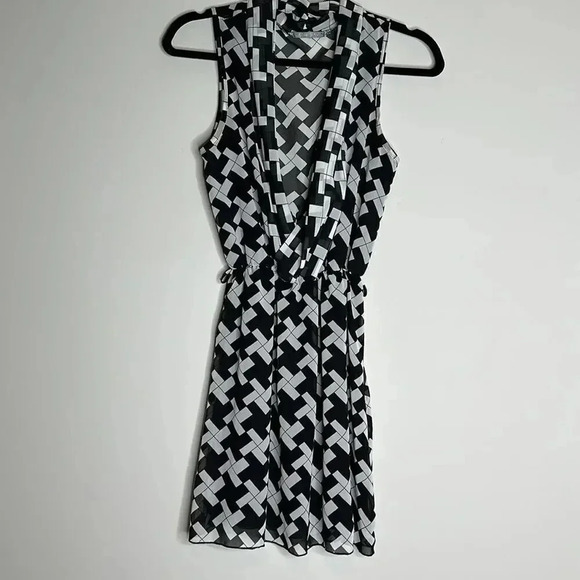 Dresses & Skirts - Black & White Dress